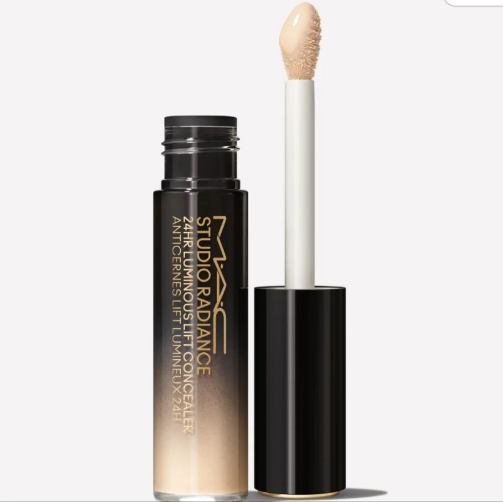 MAC NC5 Studio Radiance 24HR Luminous Lift Concealer